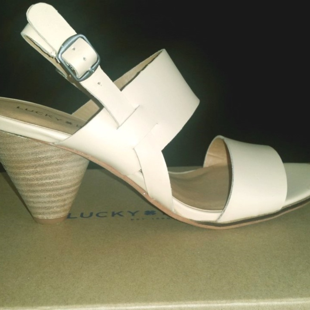 WOMENS LUCKY SUMMER NUDE LEATHER SANDALS SZ 8